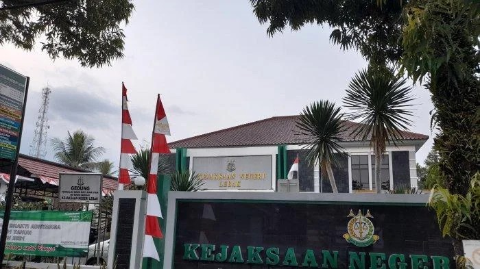 Kasus Dugaan Pemotongan KIP di Universitas Setia Budhi Tak Kunjung Usai, Aktivis Menilai Kinerja Kejari Lebak Lemah 6 kantor kejari lebak